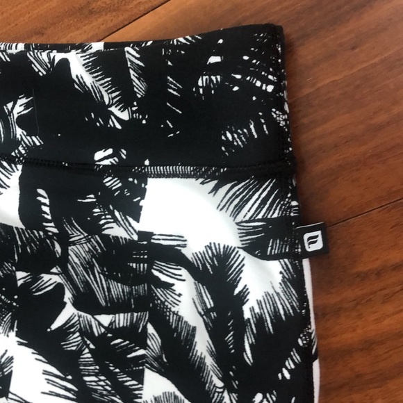 FABLETICS NEW BLACK&WHITE PALM TREE PENCIL SKIRT - Picture 6 of 9